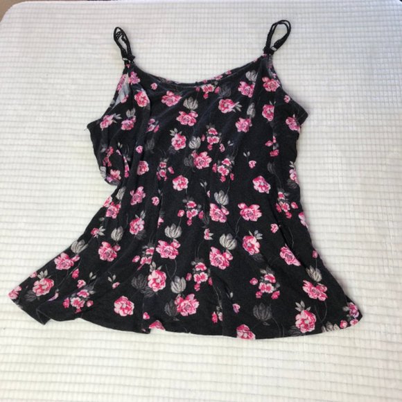 Torrid Black Floral Crochet Trim Tank Top Size 2 - Picture 3 of 8